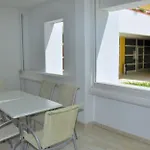 With A Comfortable Sunlit Terrace דירה ביביונה