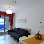 דירה With A Comfortable Sunlit Terrace *