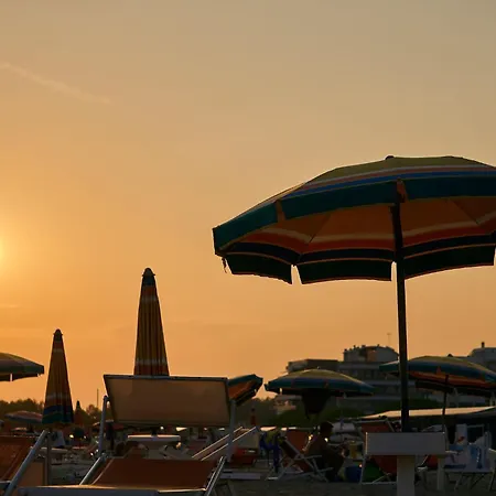 With A Comfortable Sunlit Terrace * Μπιμπιόνε