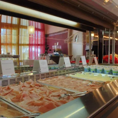 Lägenhet With A Comfortable Sunlit Terrace Bibione