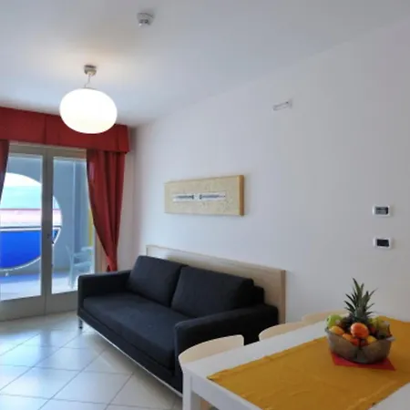 Διαμέρισμα With A Comfortable Sunlit Terrace *