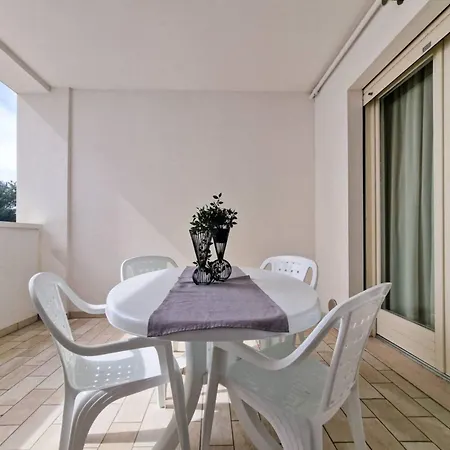 Διαμέρισμα With A Comfortable Sunlit Terrace *