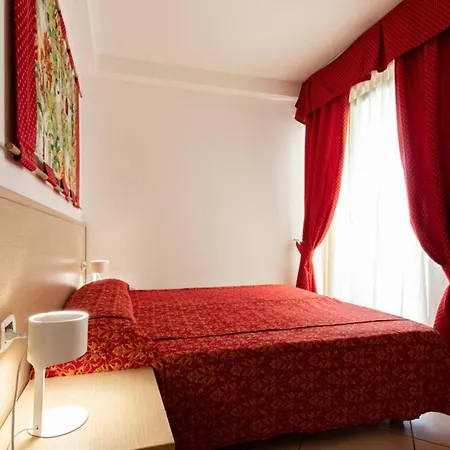 With A Comfortable Sunlit Terrace Διαμέρισμα *