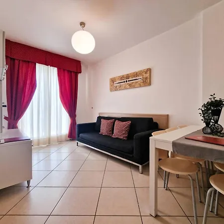 With A Comfortable Sunlit Terrace * Μπιμπιόνε