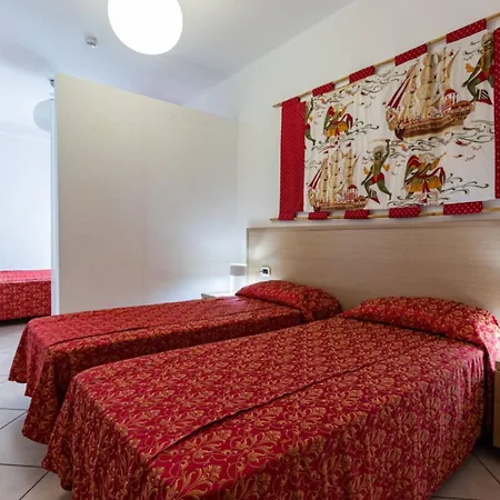 With A Comfortable Sunlit Terrace Μπιμπιόνε