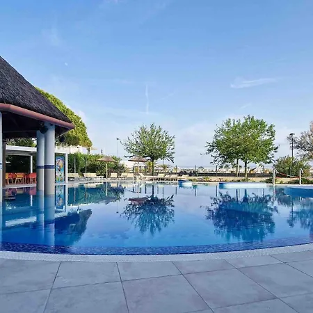 With A Comfortable Sunlit Terrace Διαμέρισμα *