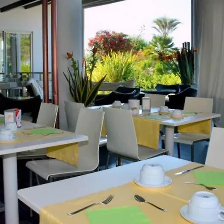 With A Comfortable Sunlit Terrace Διαμέρισμα Μπιμπιόνε