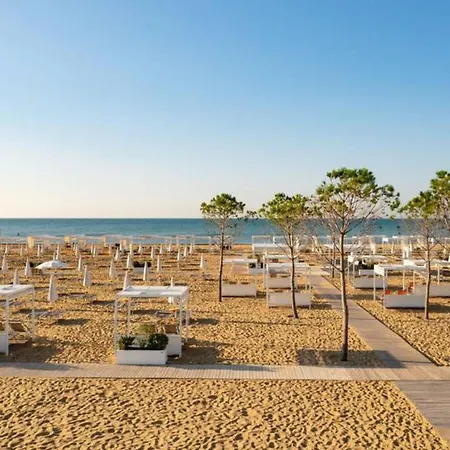 With A Comfortable Sunlit Terrace Διαμέρισμα *