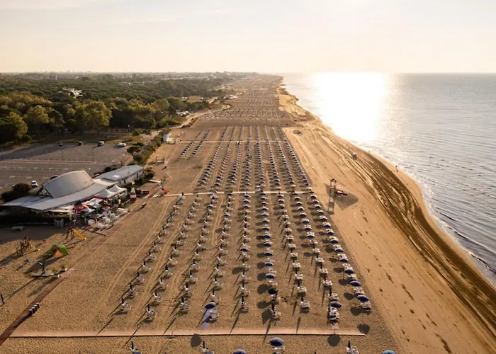 With A Comfortable Sunlit Terrace Daire Bibione