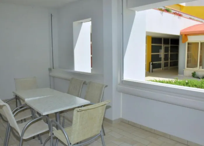 With A Comfortable Sunlit Terrace Апартаменти Бібіоне